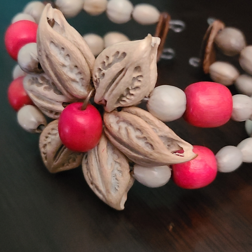 Handmade Nicaraguan floral bracelet